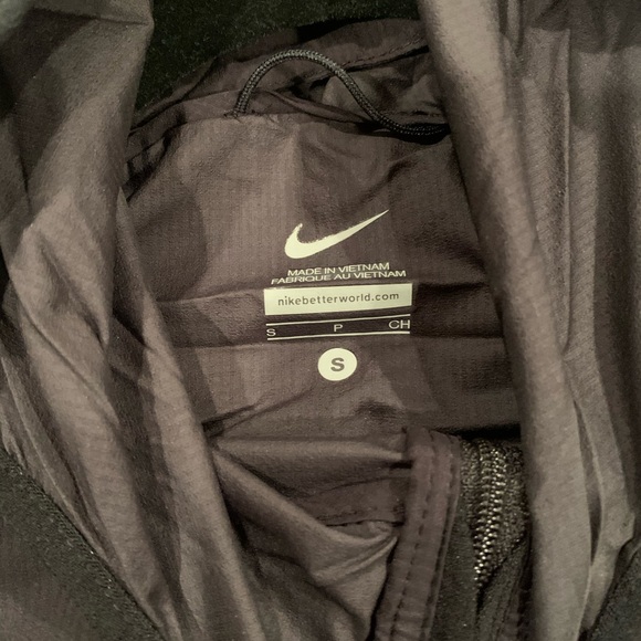 Women’s Nike Impossibly Light Hooded Jacket - Picture 3 of 3
